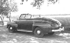 1946 Ford Convertible.jpg (41202 bytes)