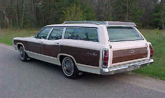 70 Ford Country Squire StaWgn LtR ws.jpg (31088 bytes)
