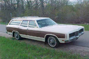 70 Ford Country Squire StaWgn RtSd ws.jpg (31987 bytes)